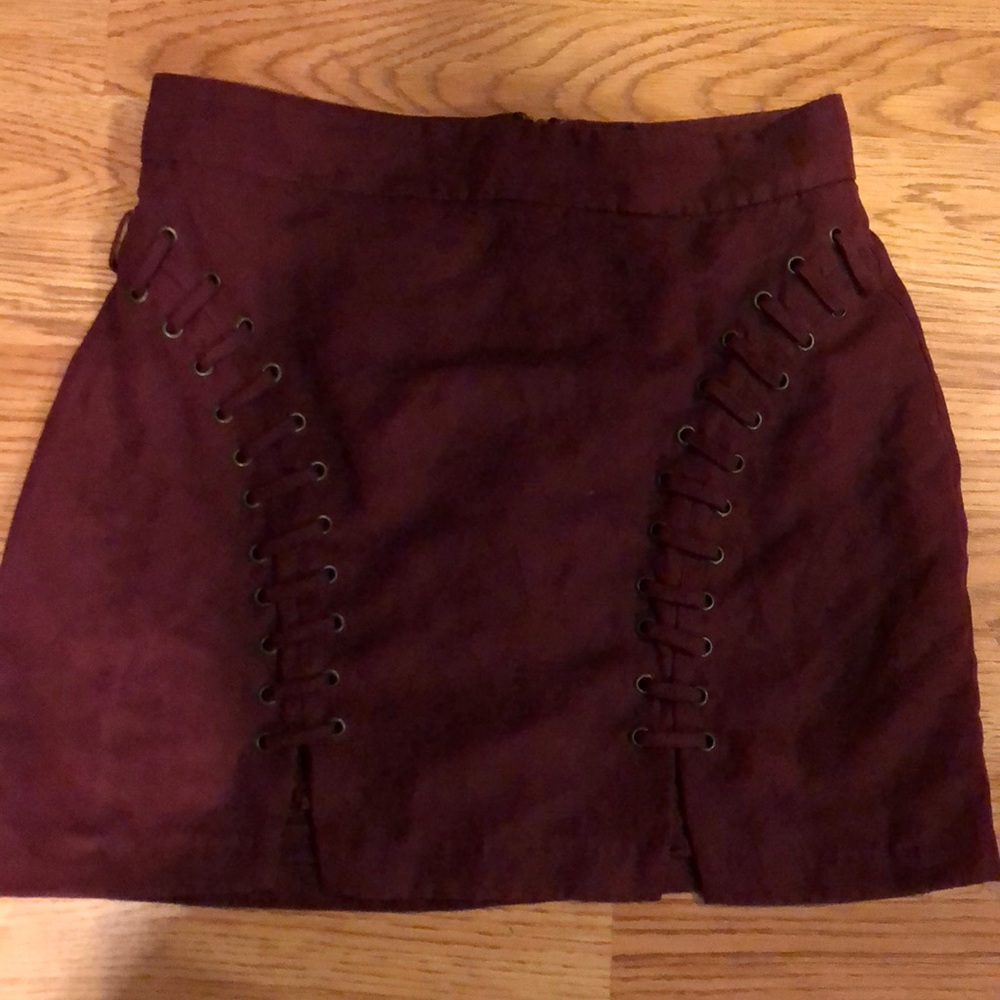 maroon, lace up side detail skirt